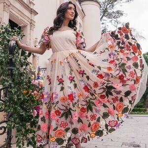 Cream Maxi Dress with Elegant Design